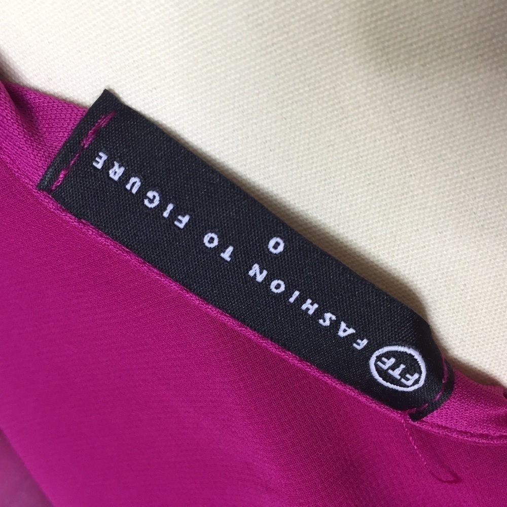 NWT Fashion To Figure Fushsia Flowy V-Neck Dress 0 - Picture 7 of 7